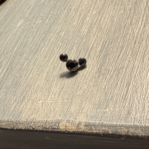 Anatometal Mickey Head hi polish titanium and black cz threaded end - Picture 1 of 3